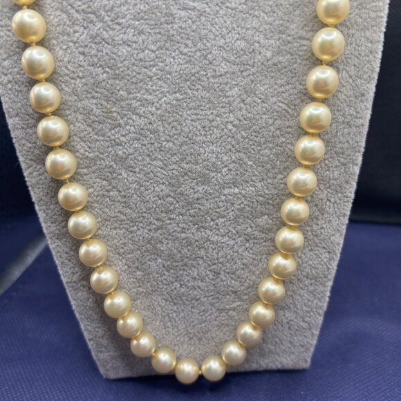 Vintage Majorica Pearl Necklace 22" Timeless Elegance From Spain 9mm Silk Knots - Picture 6 of 12